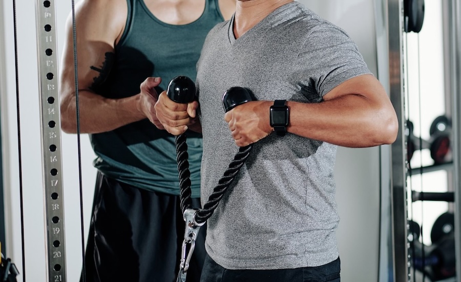 Beneficios de un entrenador personal en el golf